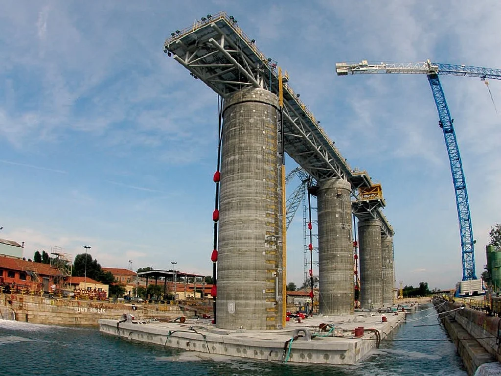 Hydropower bridge piers with climbing formwork and tower crane above the water